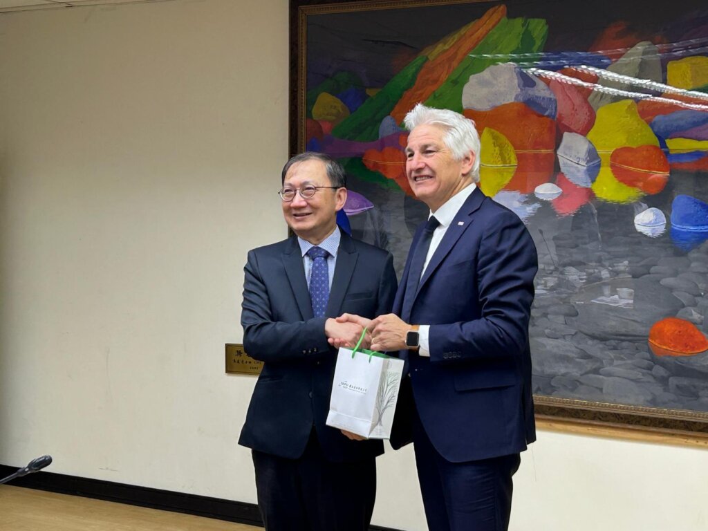 Trois grandes universités taïwanaises honorent le Recteur de l’UMONS à Taipei