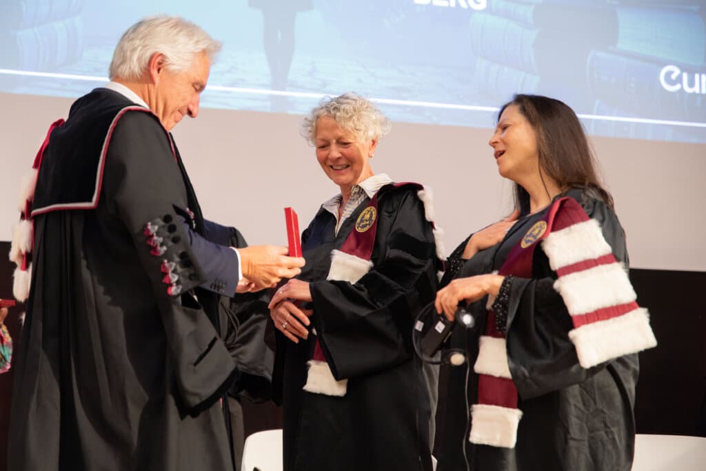 L’UMONS fait sa rentrée académique sous le signe du Temps et distingue cinq Docteurs Honoris Causa