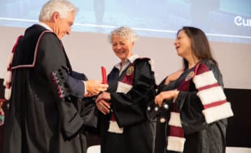 L’UMONS fait sa rentrée académique sous le signe du Temps et distingue cinq Docteurs Honoris Causa