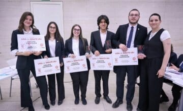 Tom, étudiant en Bac 3, remporte la Ligue de Débats à l’Université San Jorge à Saragosse