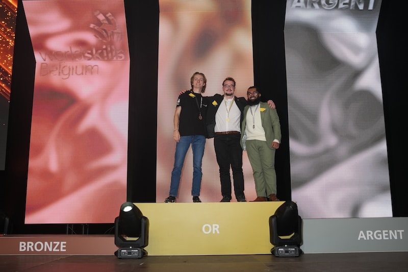 Deux étudiants en informatique de la Faculté des Sciences brillent aux WorldSkills, les “Jeux Olympiques” des métiers techniques