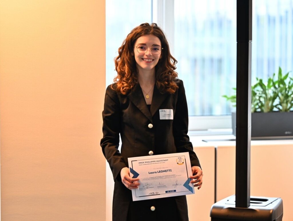 Laura LEONETTI, jeune diplômée de la FA+U est lauréate du Prix de l’Egalité des Chances et du Prix Philippe Maystadt