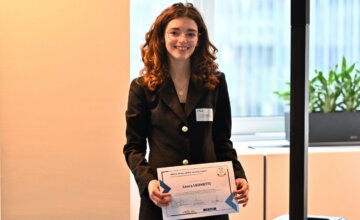 Laura LEONETTI, jeune diplômée de la FA+U est lauréate du Prix de l’Egalité des Chances et du Prix Philippe Maystadt
