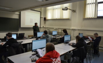 Discovery of electricity: The ISIA Lab introduces high school students to electronics and Arduino during an internship