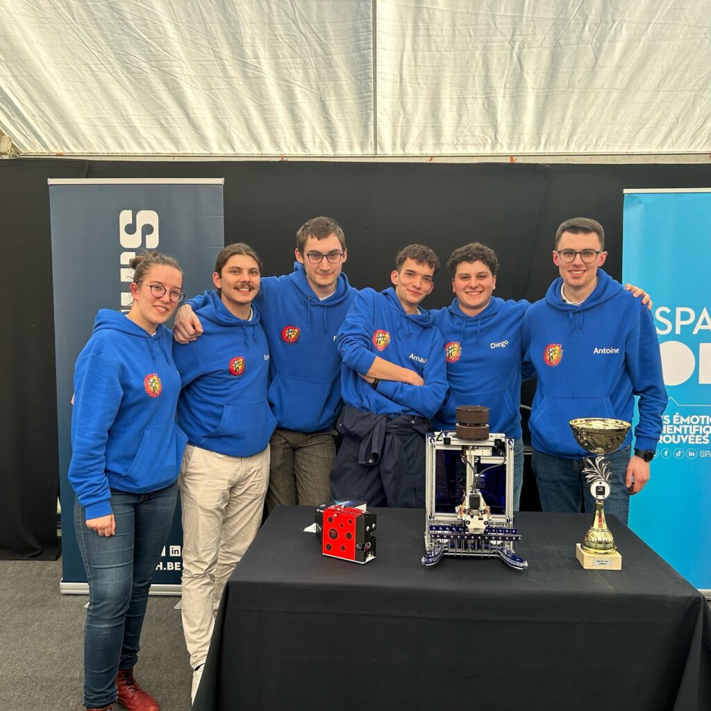 L'équipe Mons'tellaire de la Faculté Polytechnique remporte la coupe de Belgique de robotique